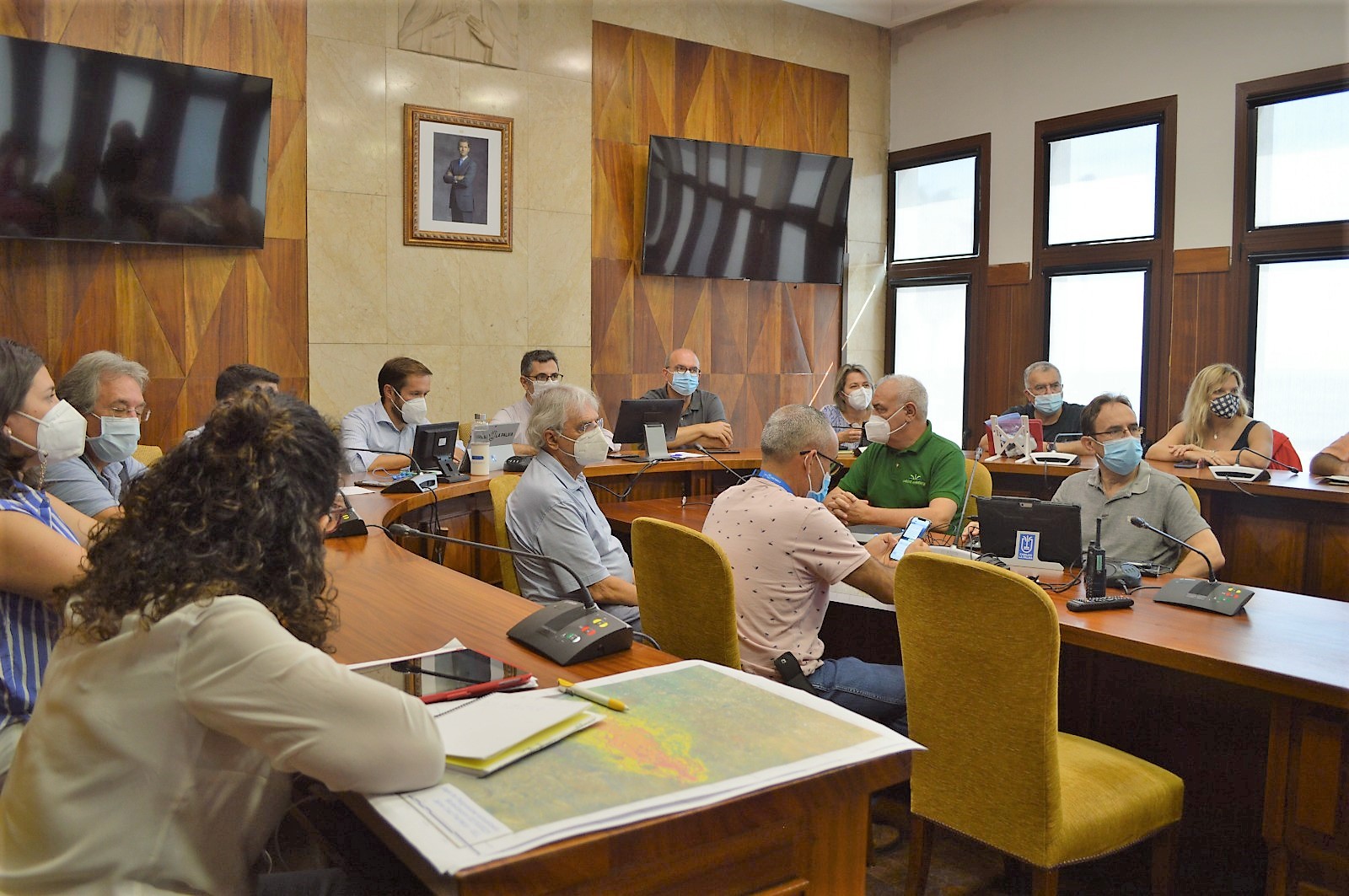 This photo shows the PEVOLCA committee on October 2nd. Sourced from Gobierno de Canarias (2021).