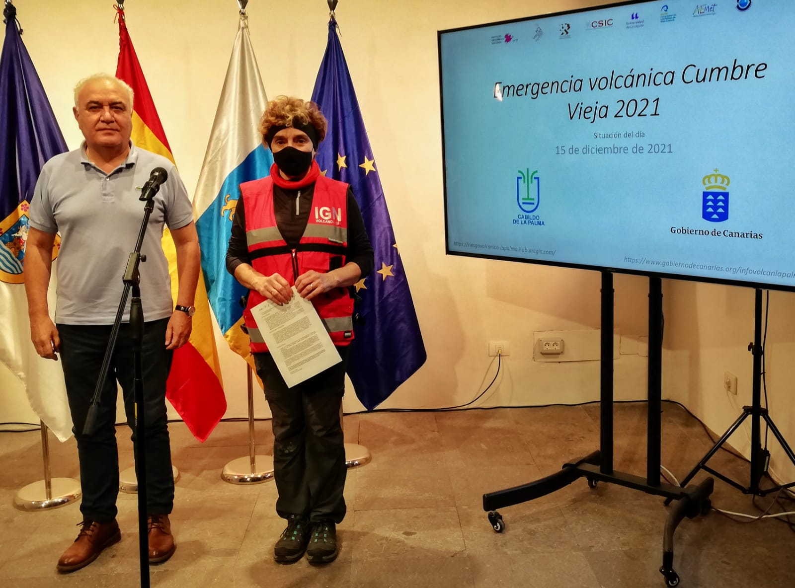 This photo shows Morcuende and Blanco during the press conference on the 15th of December where it was announced that the eruption will not be declared finished until after 10 days without eruptive activity. Sourced from Gobierno de Canarias (2021).
