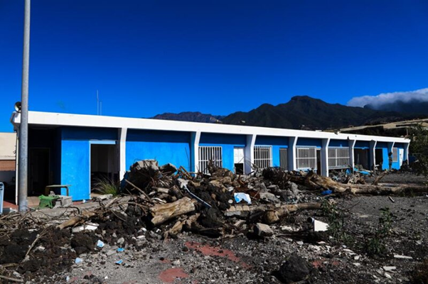 school damaged by lava la laguna